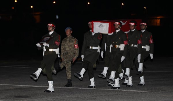 Şehit uzman çavuş için Hakkari'den tören